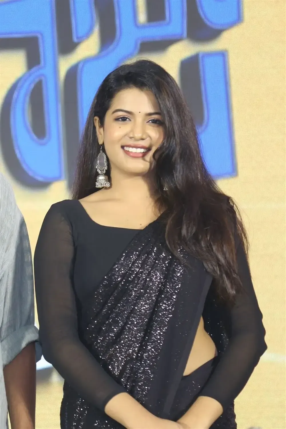 TELUGU ACTRESS GOLDIE NISSY IN BLACK SAREE AT CHANGURE BANGARU RAJA MOVIE 6